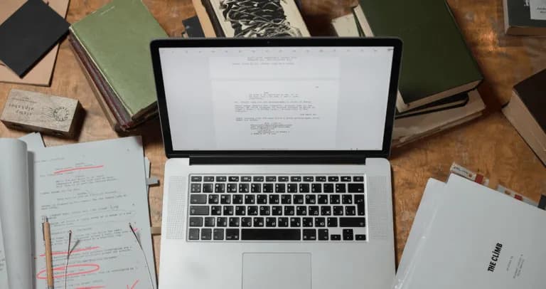 Jak aktorzy uczą się tekstu: skuteczne metody zapamiętywania ról