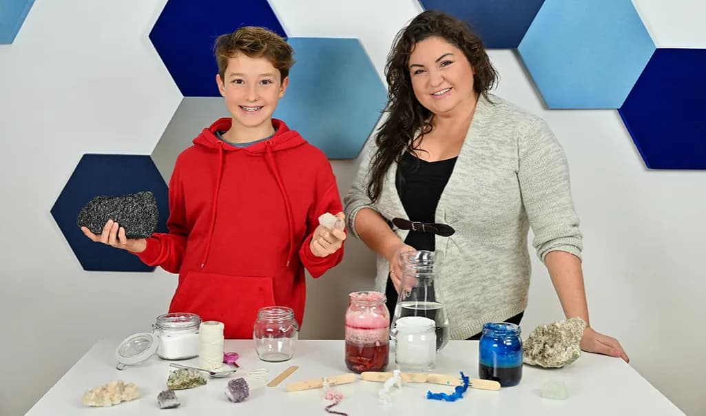 Opis eksperymentu z solą: Jak uzyskać piękne kryształy w domu