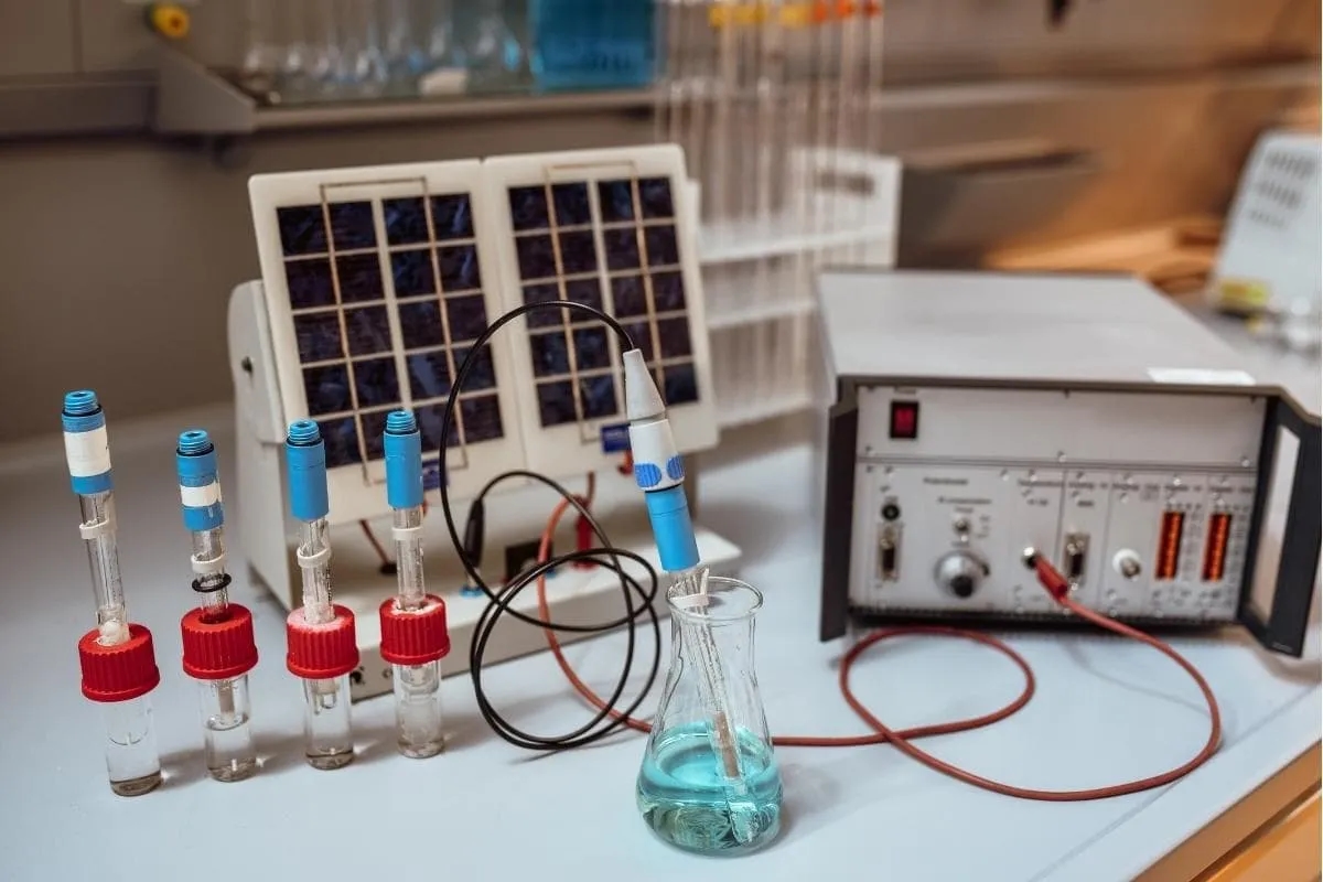 Co to jest SEM w chemii i dlaczego jest kluczowe dla elektrochemii