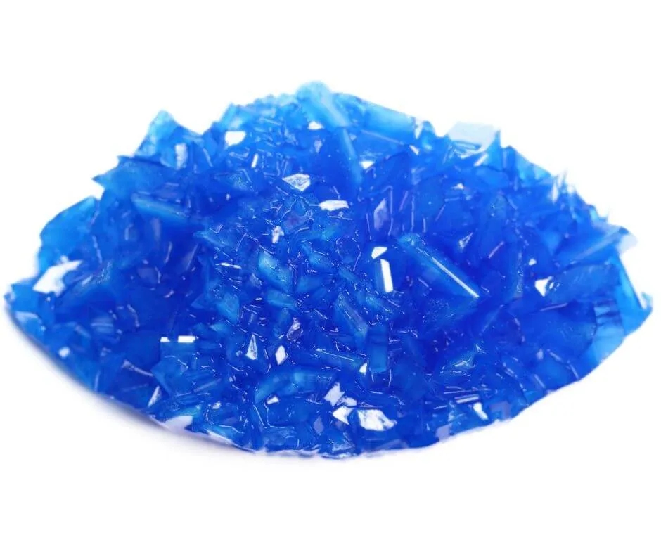 Eksperymenty z siarczanem miedzi: jak uzyskać piękne kryształy