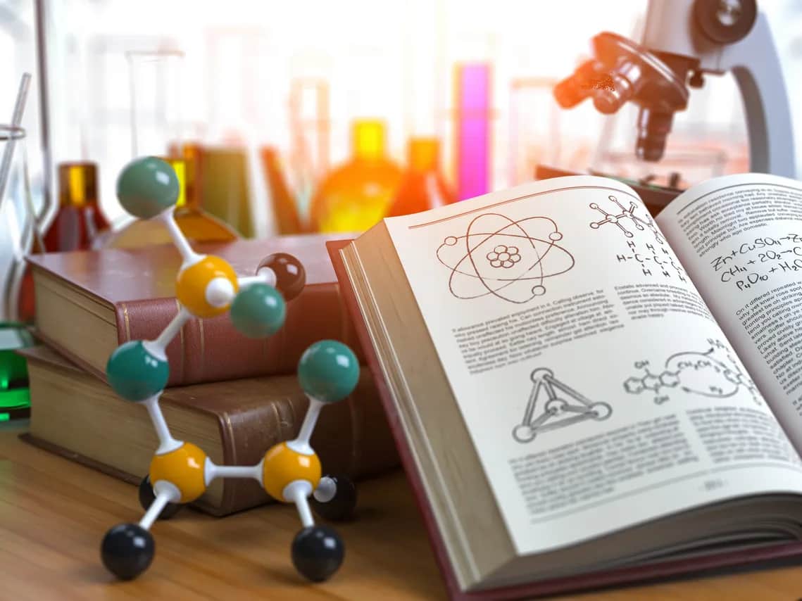 Jak zdać z chemii: skuteczne strategie nauki, które działają