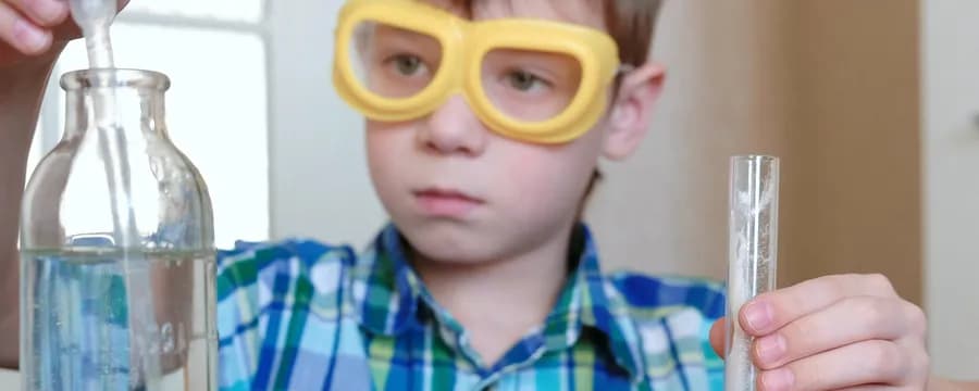 5 eksperymentów z wodą, które zachwycą każde dziecko i uczą przez zabawę